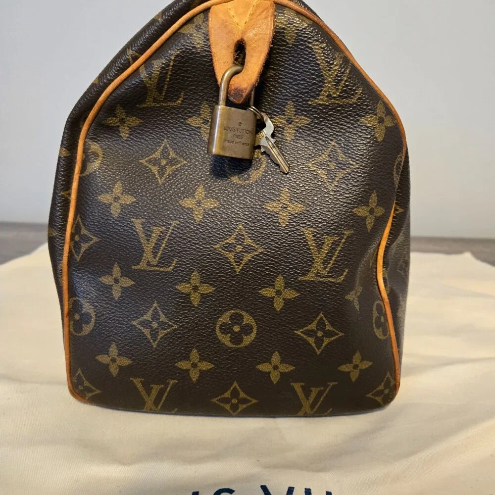 ✨ Authentic LV Monogram Speedy 30 - Iconic Classic! ✨ - Picture 7 of 11